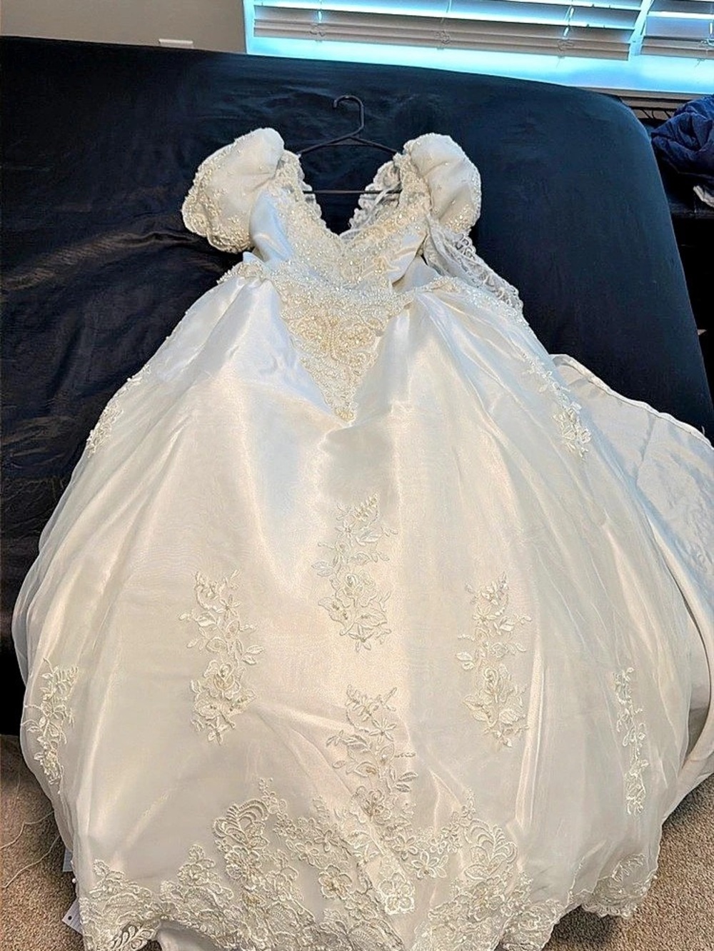 Mon Cheri Lace Wedding Gown Size 10 Like New